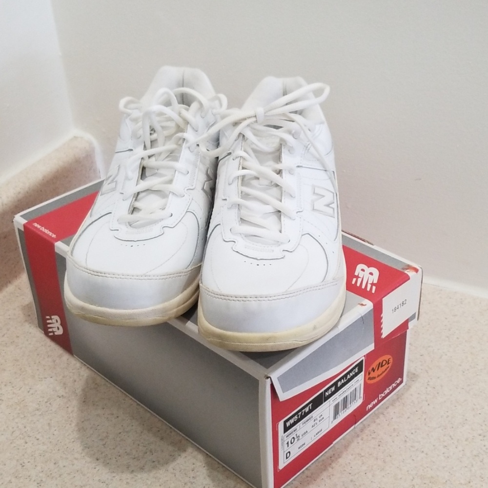 New balance women's size 10.5 wide width white